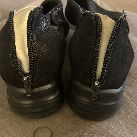 JBU Black and Gray Open-Toe Margot Style Sandals - Picture 10 of 10